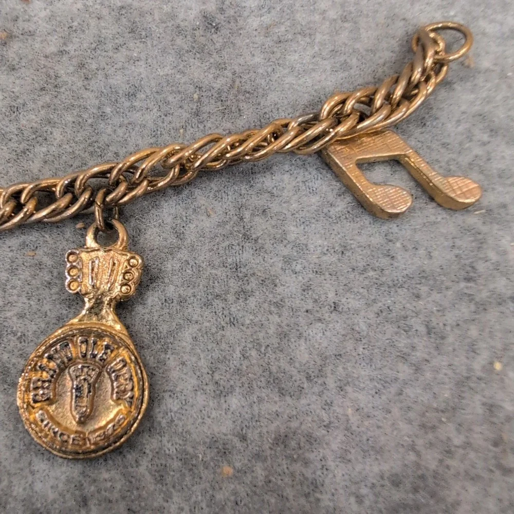 Vintage Nashville Charm Bracelet Grand Ole Opry Opryland USA Gold Tone J1 - Picture 4 of 6
